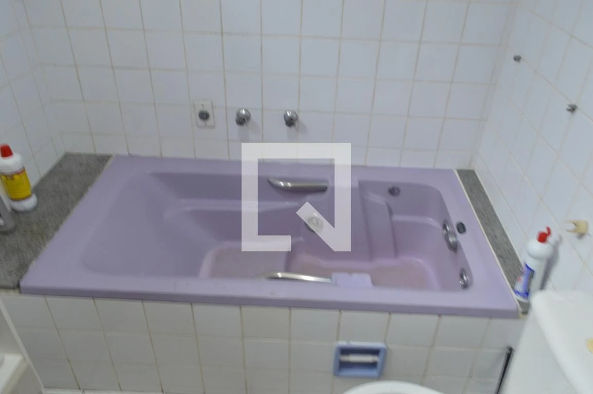 Casa, 600 m², com varanda gourmet