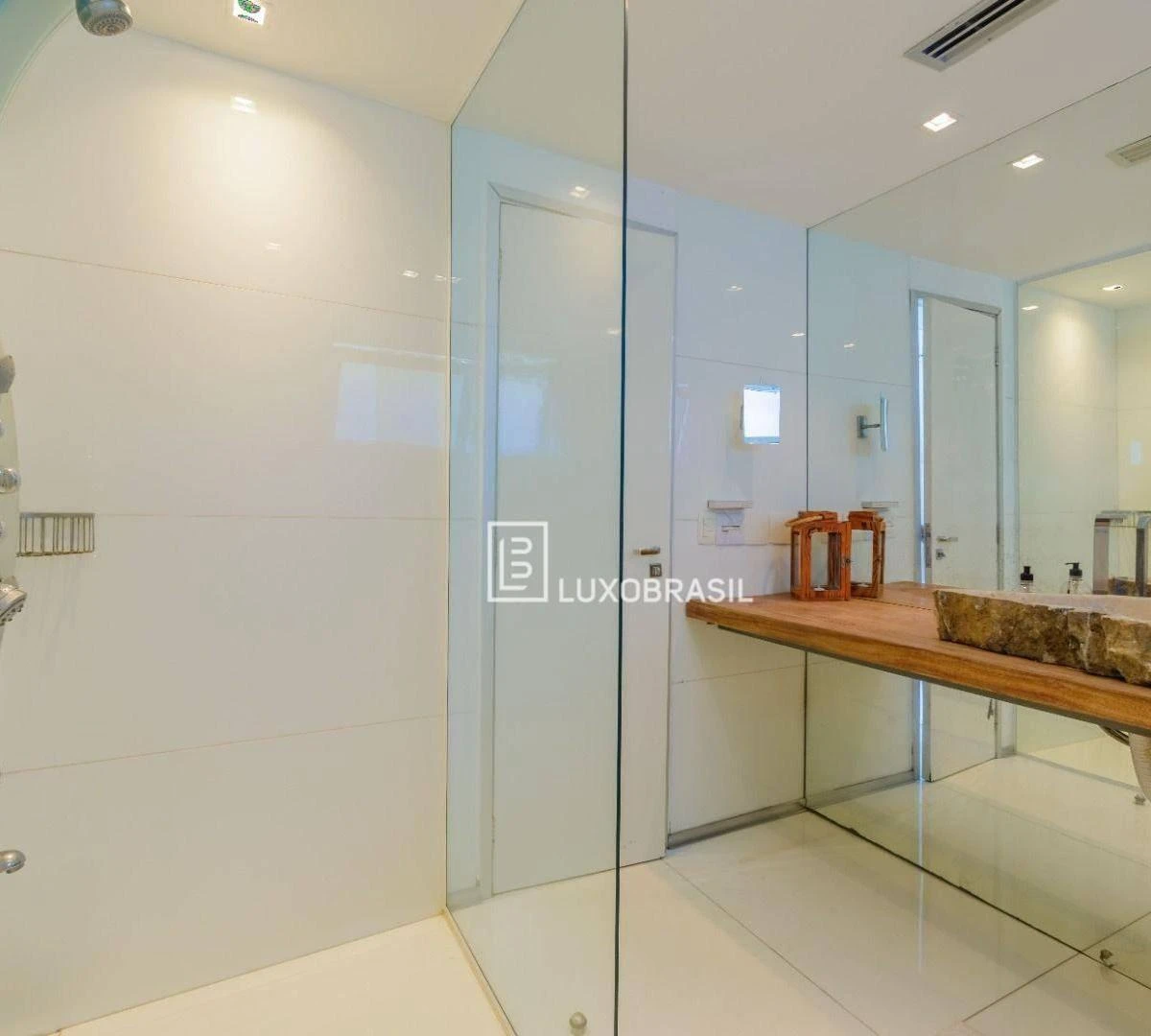 Furnished 800 m² house with 5 en-suite bedrooms — photo 18