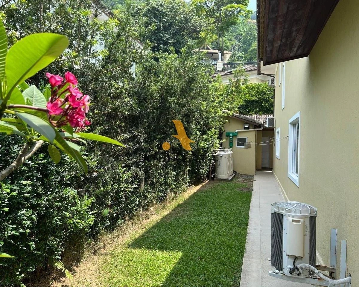 Unfurnished 6-bedroom house with 248 m² — photo 41