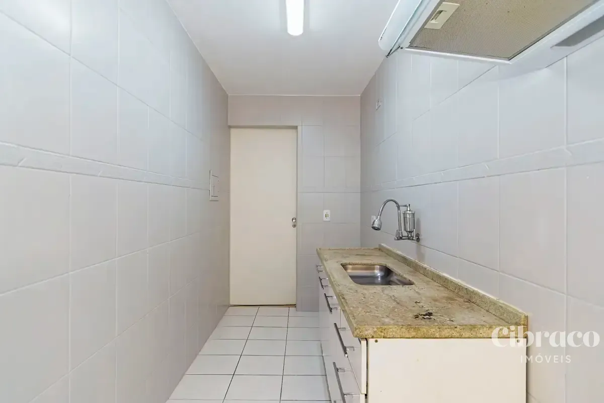 Apartamento de aluguel com 2 quartos e piso de madeira — photo 31