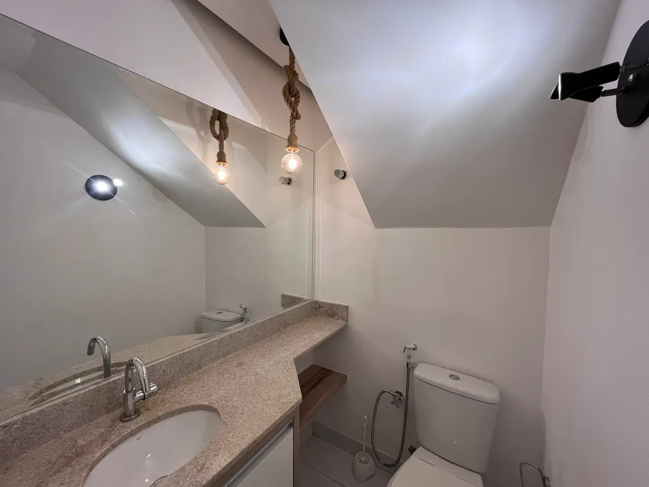 180 m² house with a walk-in closet and a mountain view — photo 26