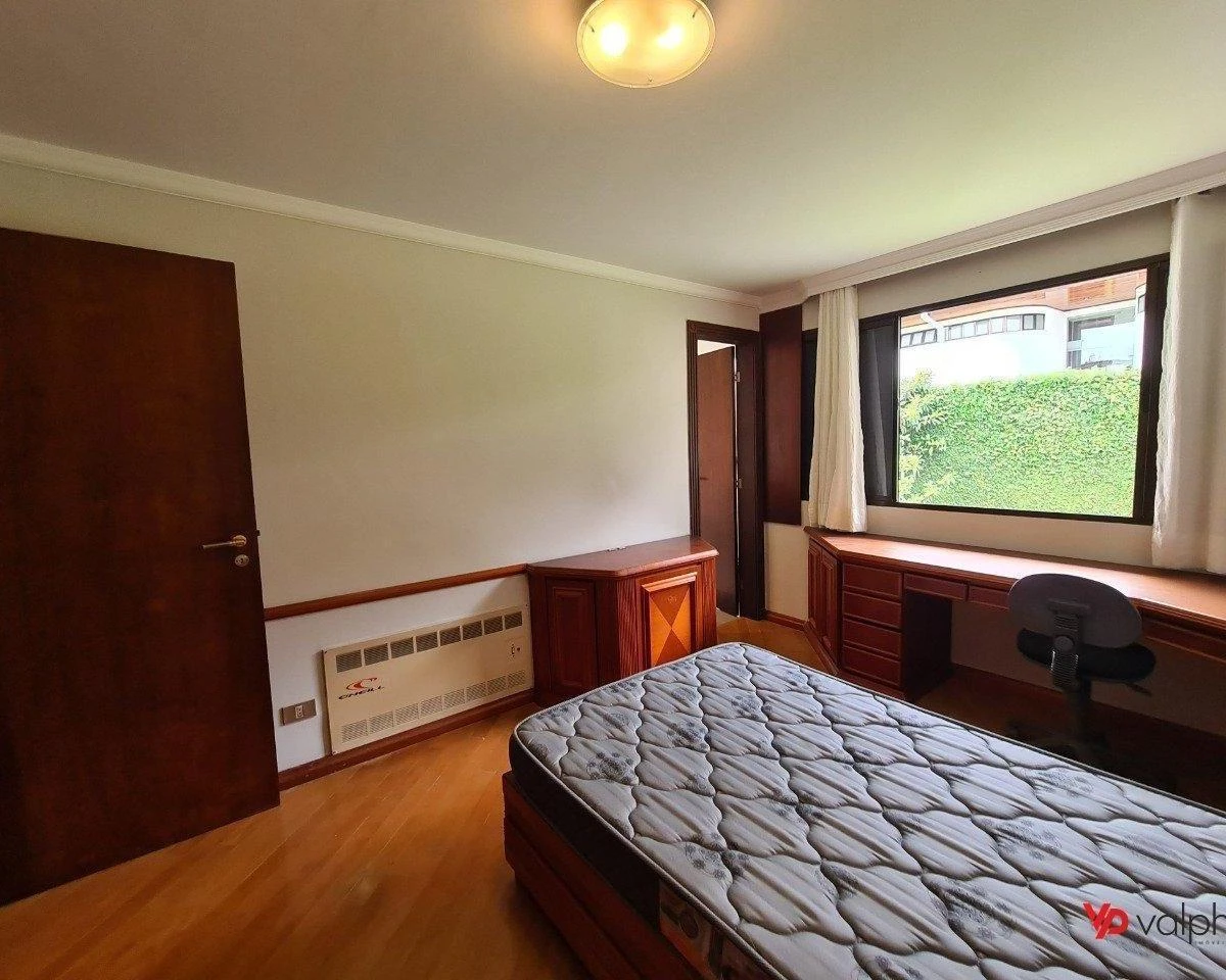 Condo house with 3 bedrooms and 5 bathrooms — photo 42