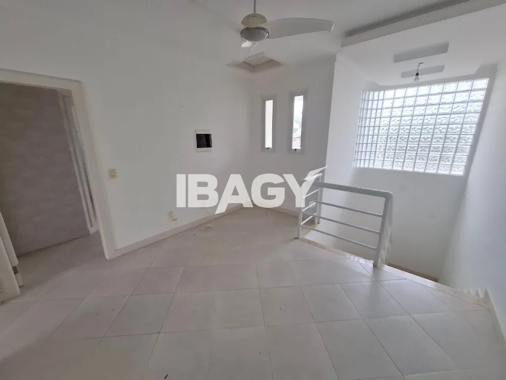 4-bedroom house with 3 suites and 400 m² total area — photo 30