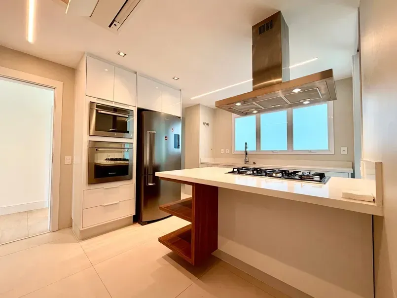 266 m² apartment with 3 bedrooms and an open kitchen — photo 6