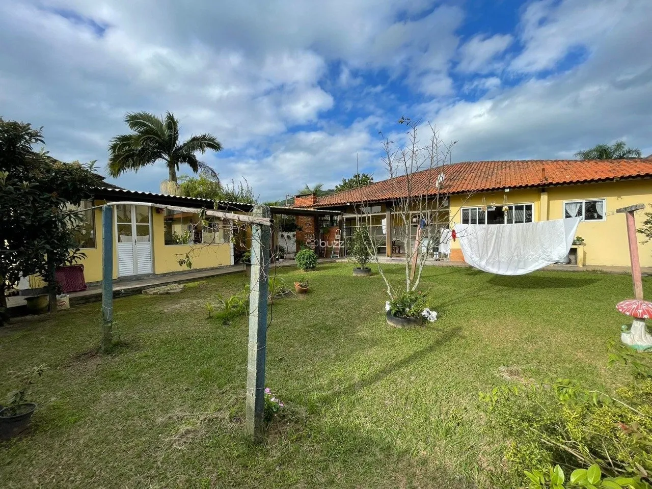 House with 5 bedrooms, 3 bathrooms and a private garden — photo 22
