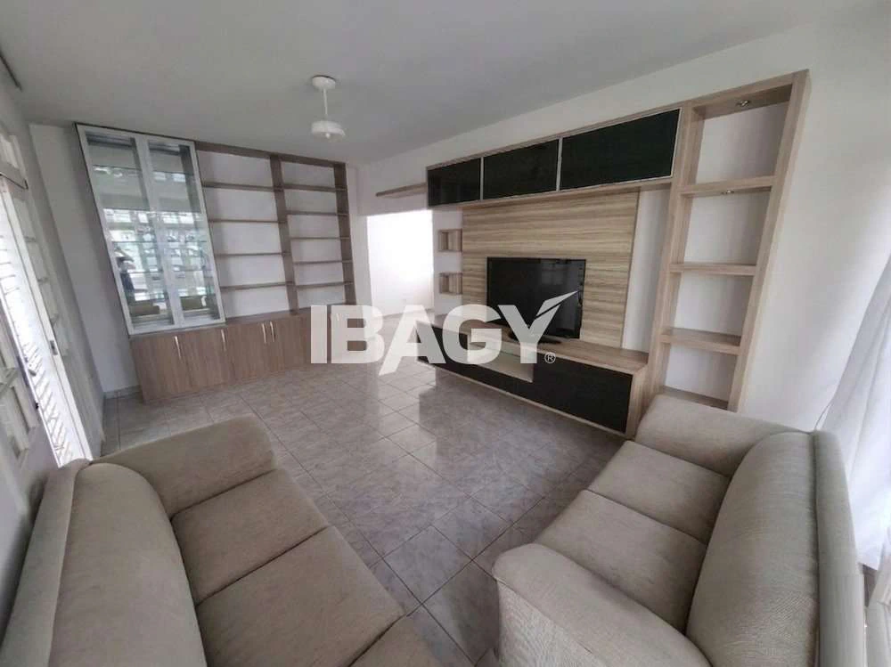 House with 4 bedrooms, private BBQ and 10 parking spots