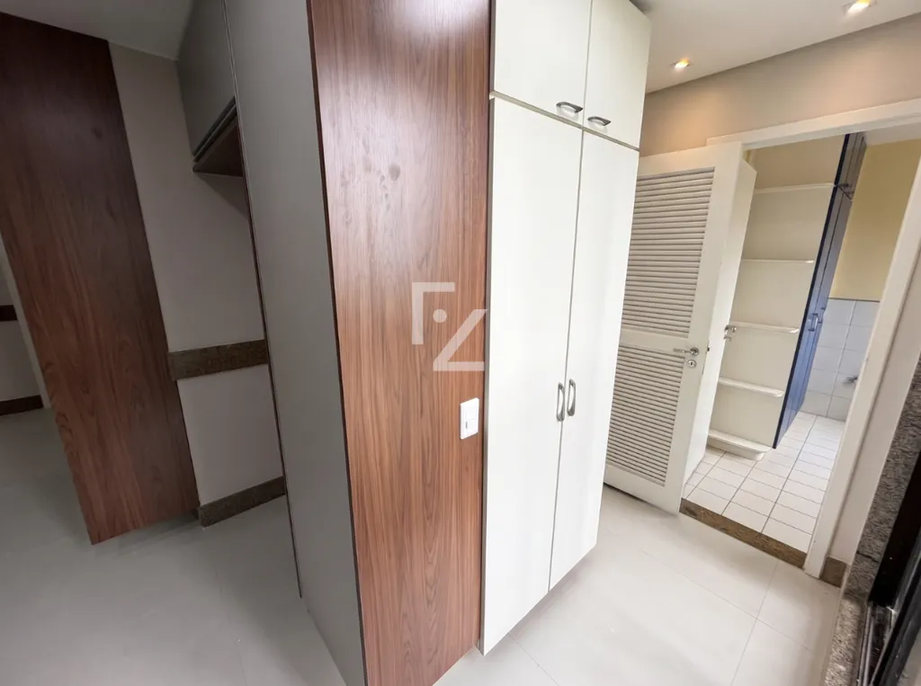 Duplex apartment on the 20th floor with city and water views — photo 76