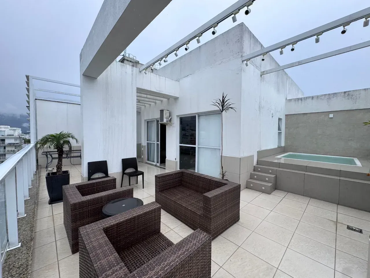 Furnished duplex penthouse with 3 en-suite bedrooms, 198 m² — photo 10