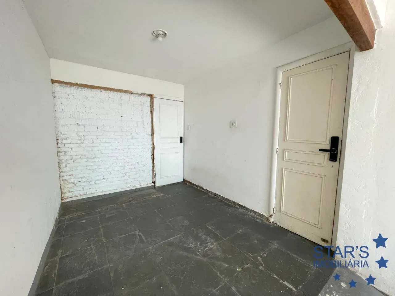 Будинок 250 м² із вікнами від підлоги до стелі — photo 44