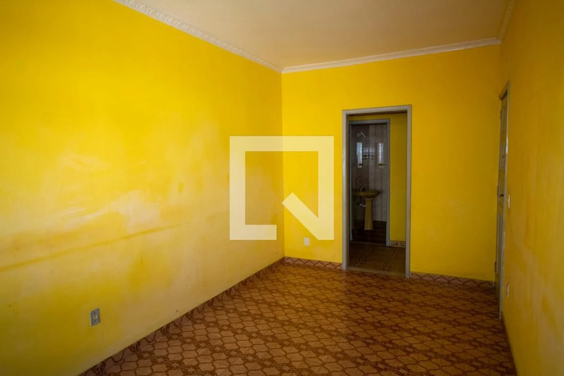 Unfurnished 2-bedroom apartment with a glass shower — photo 5