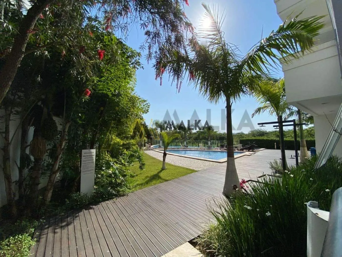 337 m² unfurnished apartment with 3 en-suite rooms — photo 23