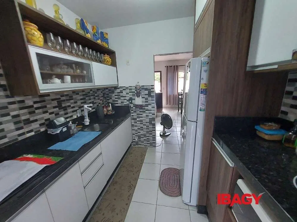 2-bedroom house with a washing machine — photo 6