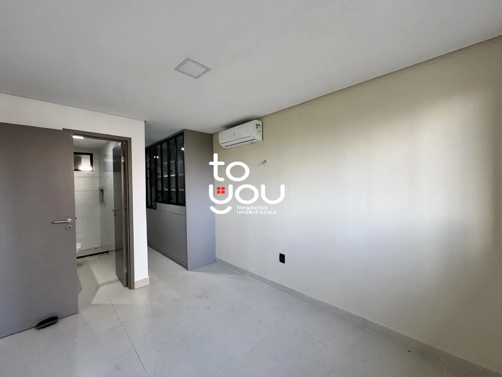 Walk-in closet in a 2-bedroom apartment, 65 m² — photo 35