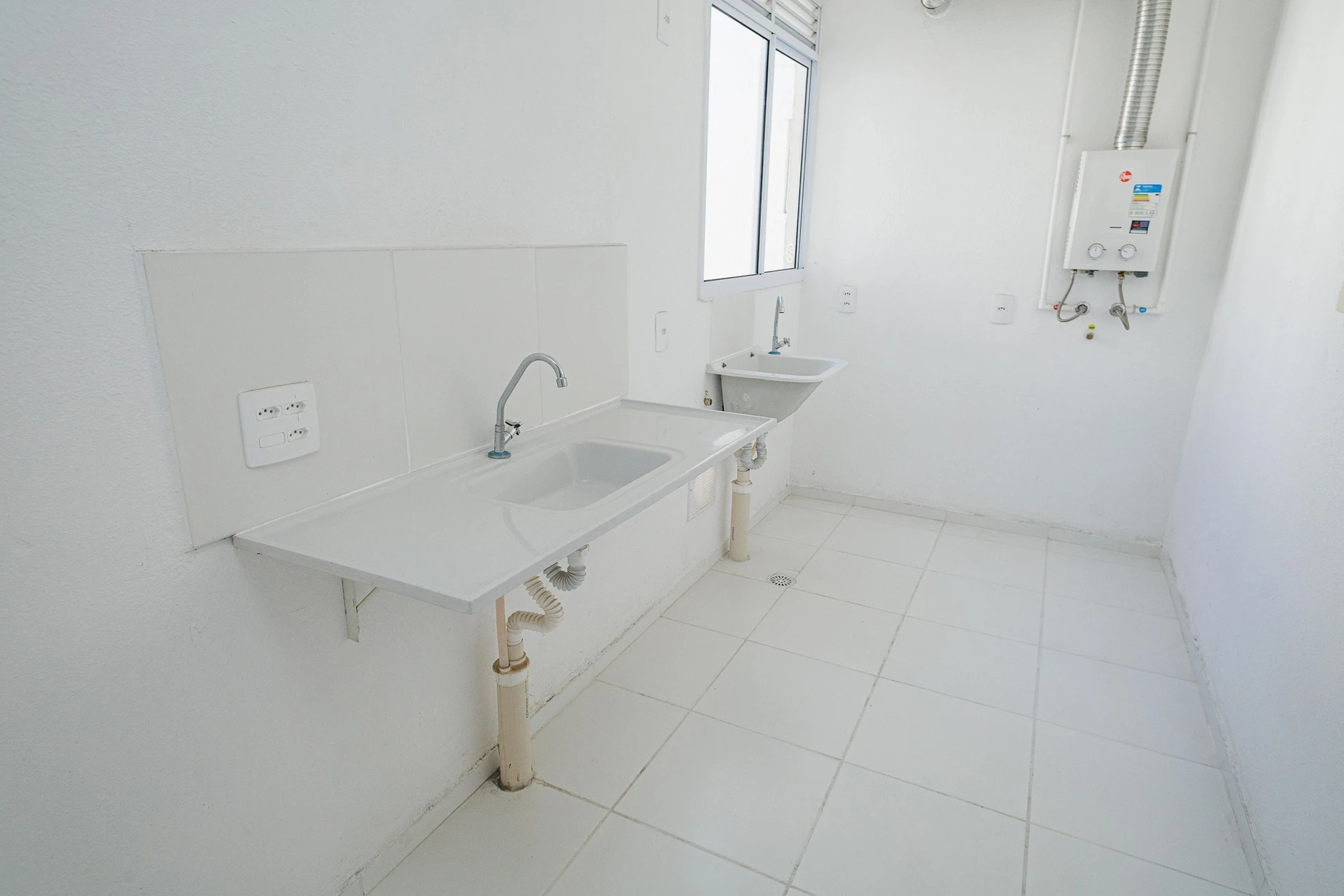 Unfurnished apartment with 2 bedrooms and 1 bathroom — photo 25