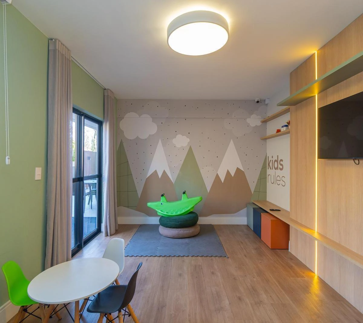 2-bedroom apartment in a building with a gym — photo 31