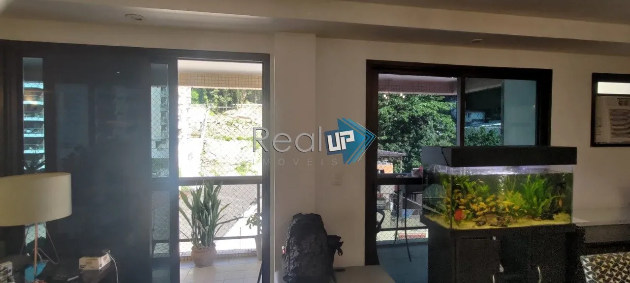 Unfurnished apartment with 3 bedrooms and a glazed balcony — photo 4