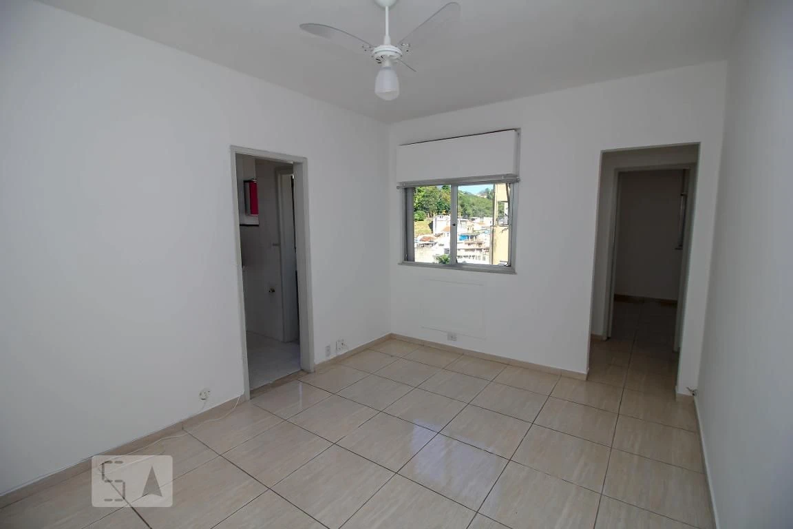 One-bedroom apartment with a mountain view in Rio de Janeiro — photo 9