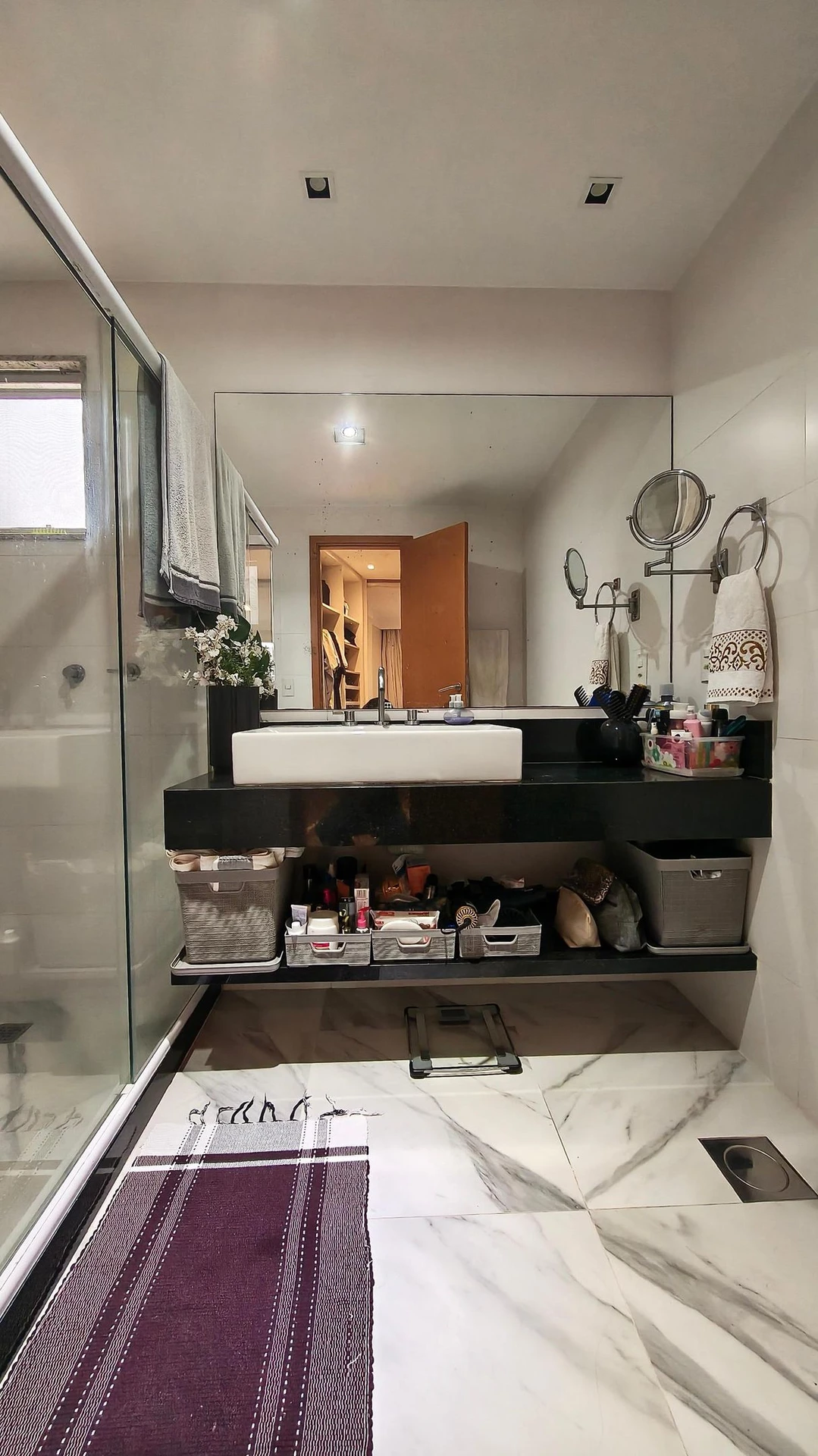 Furnished apartment, 160 m², with a glass-enclosed balcony — photo 32