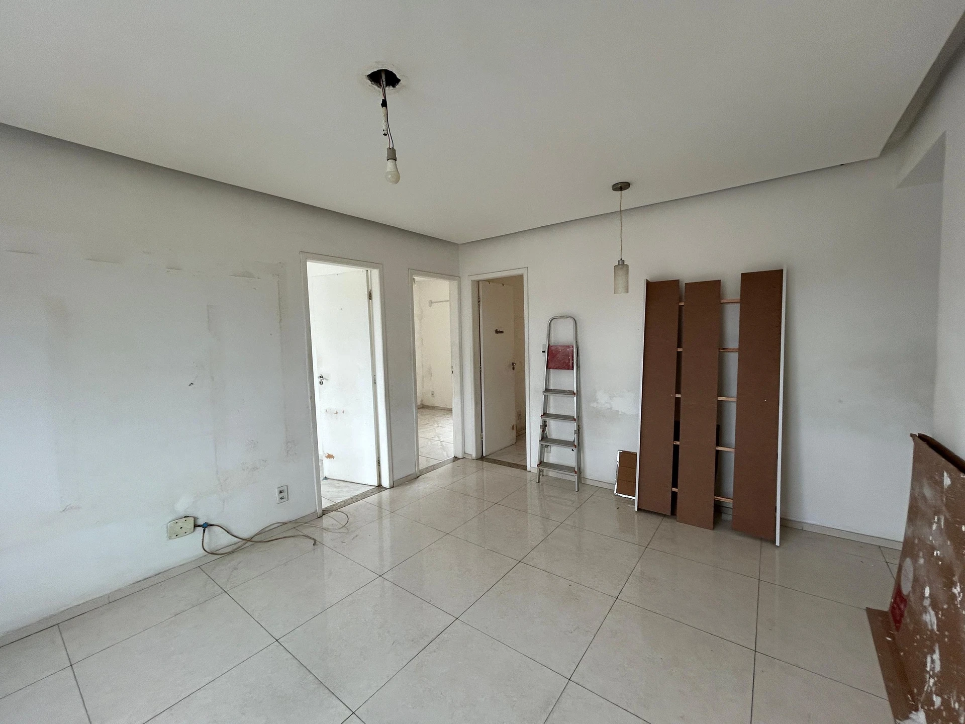 Balcony with a grill in a 3-bedroom apartment, 130 m² — photo 17