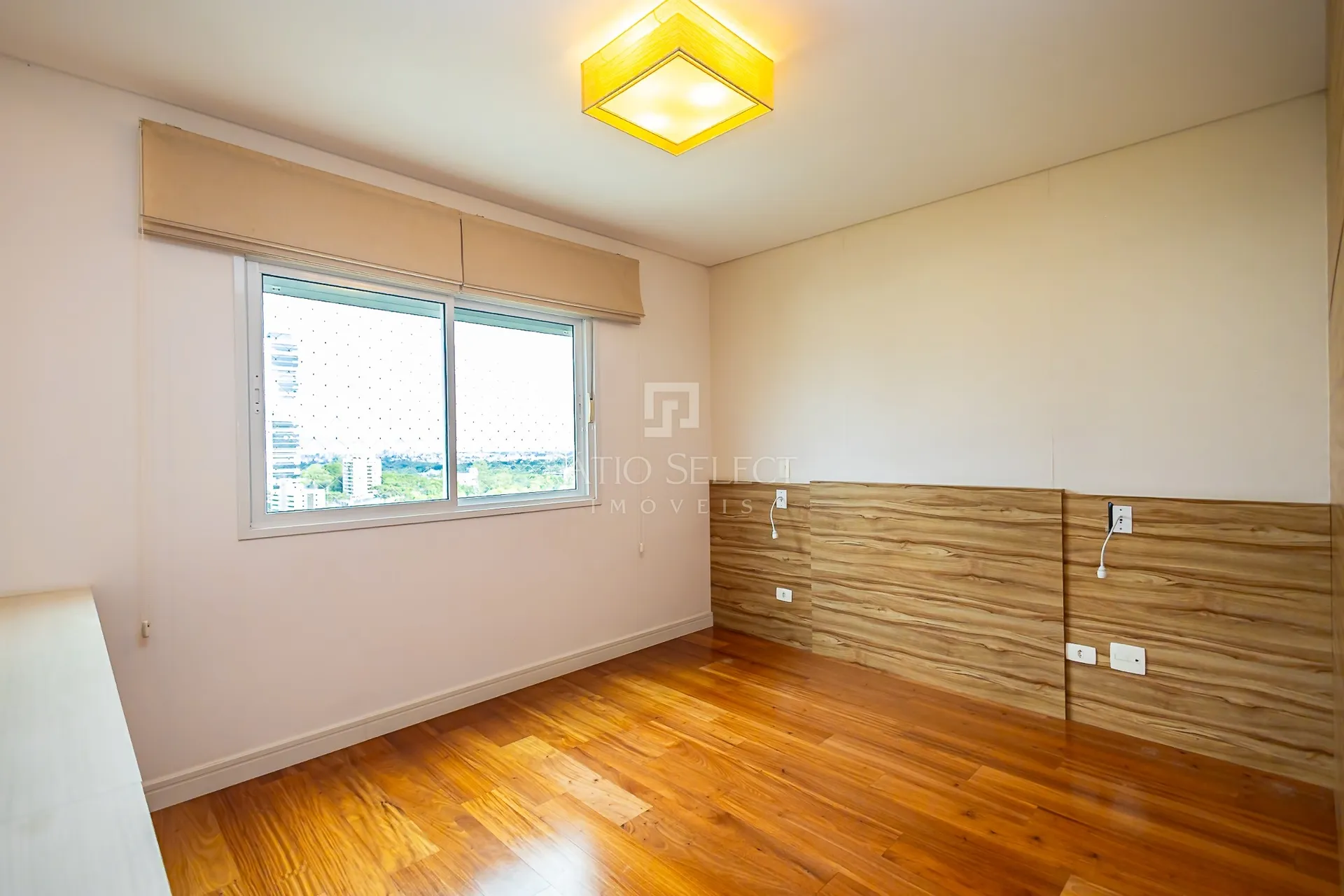 4-bedroom apartment with a fireplace — photo 46