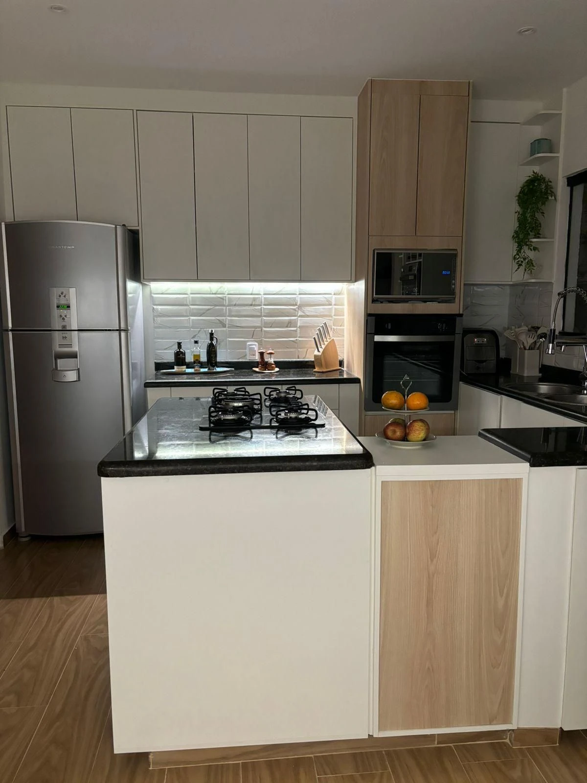 4-bedroom apartment with a grill on the balcony — photo 2