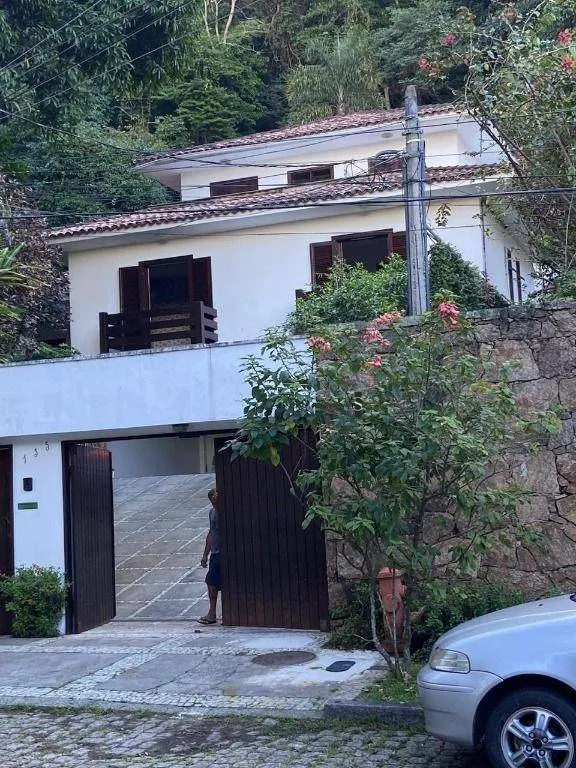 Furnished house, 395 m², with a glass-enclosed balcony — photo 21