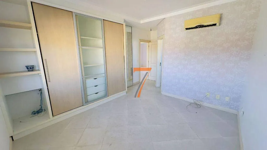 Casa con 4 dormitorios y balcón privado — photo 14