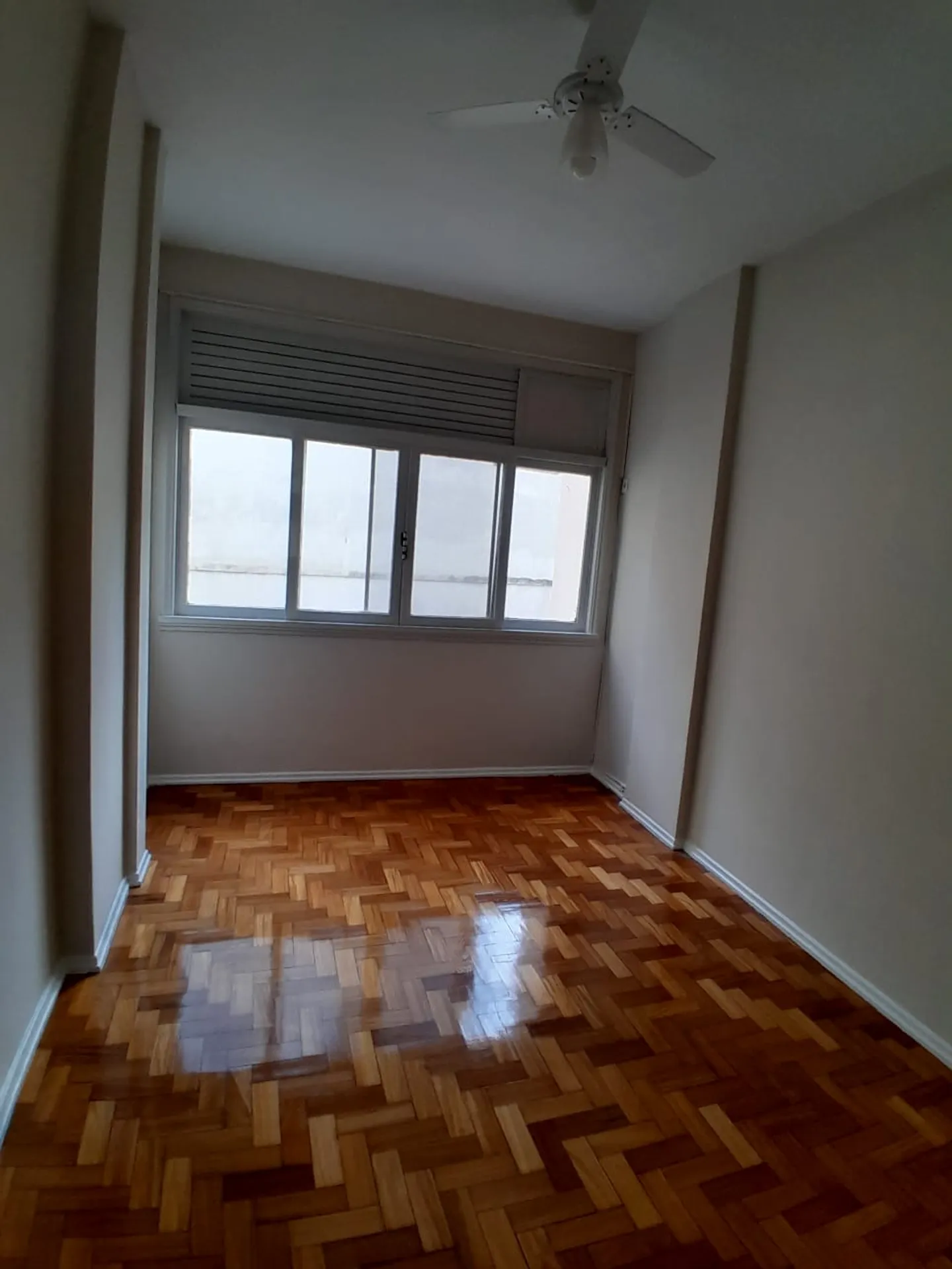 Departamento de 3 dormitorios con piso de madera o laminado — photo 3