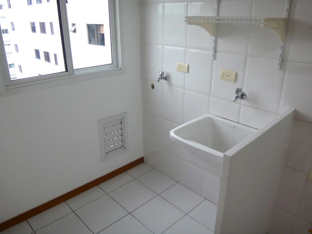 Furnished studio, 66 m², with wood or laminate floors — photo 11