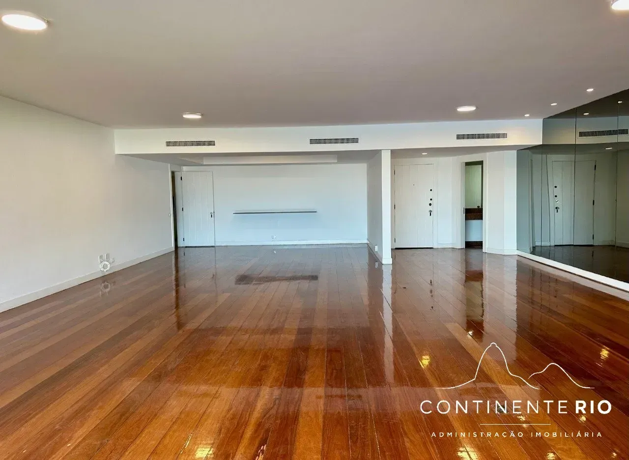 Apartamento con 4 dormitorios y balcón acristalado — photo 7