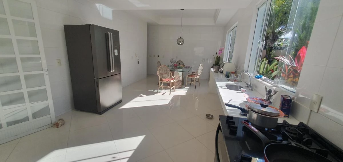 Furnished house with 5 bedrooms and 7 bathrooms — photo 22