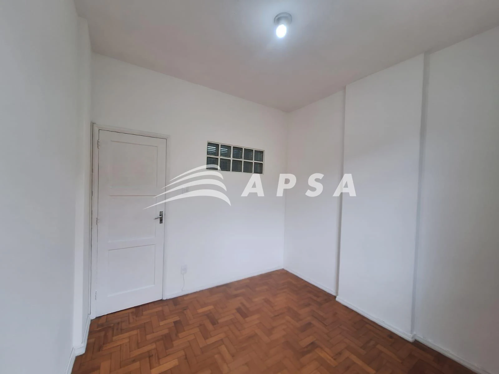 Wood or laminate floors in a 2-bedroom apartment, 62 m² — photo 13