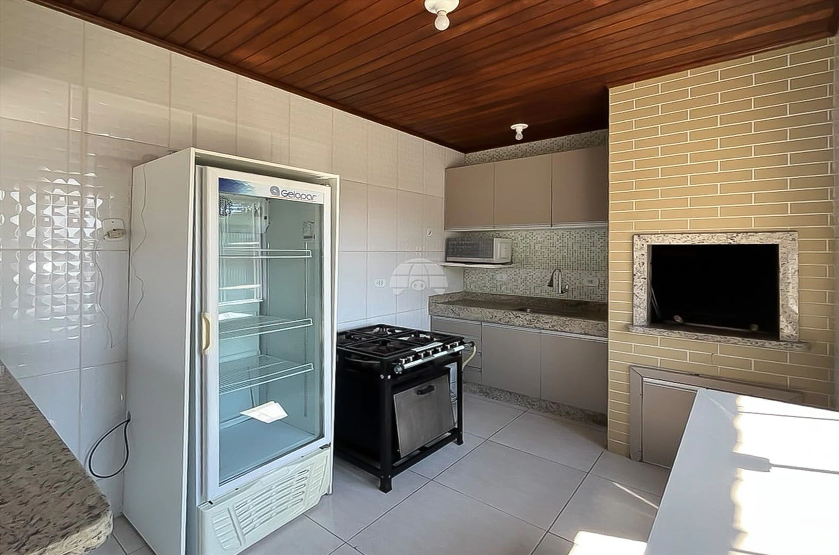 Wood or laminate floors in a 3-bedroom apartment, 50 m² — photo 29