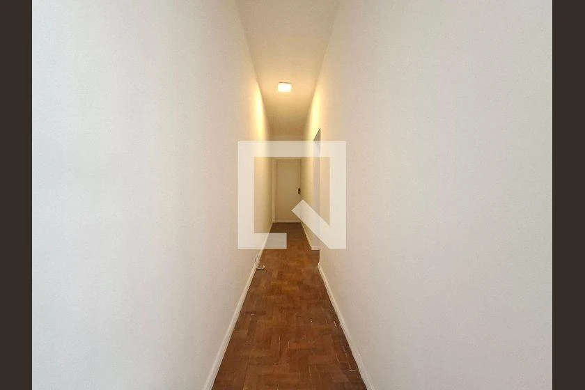 Wood or laminate floors in a one-bedroom apartment, 61 m² — photo 19