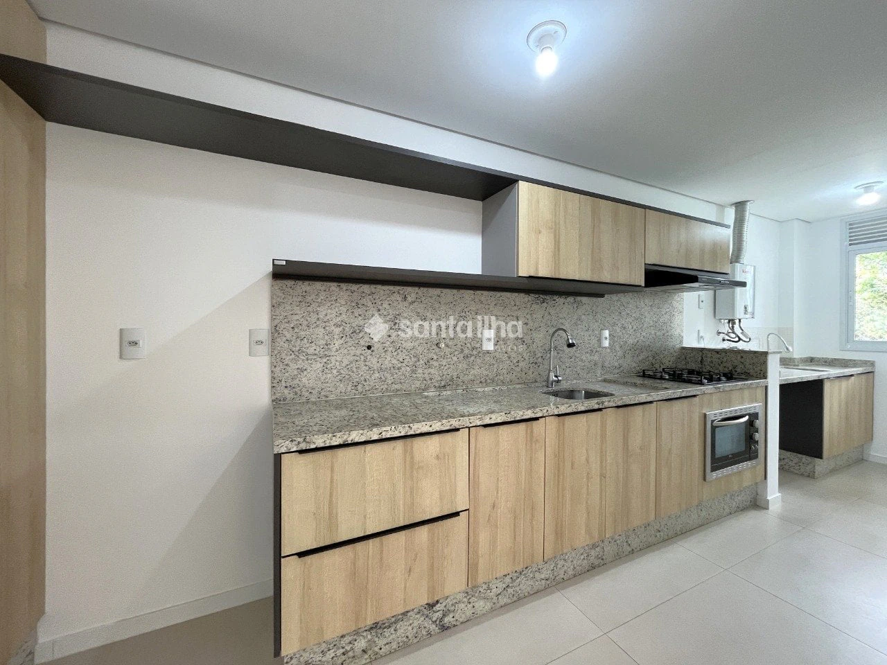 Балкон з грилем та 2 спальні: квартира 72 м²