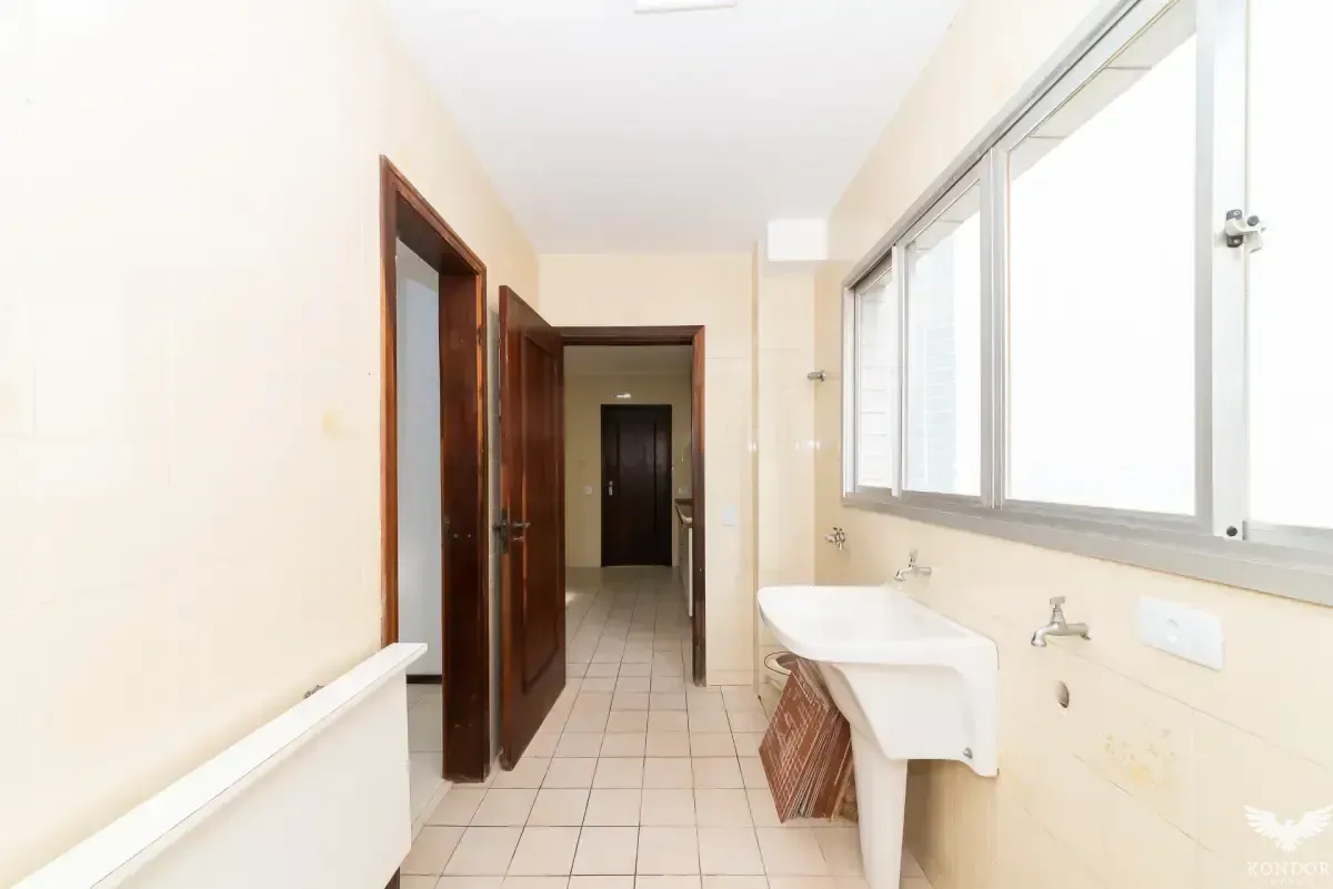 160 m² apartment with 3 bedrooms and 1 en-suite — photo 15