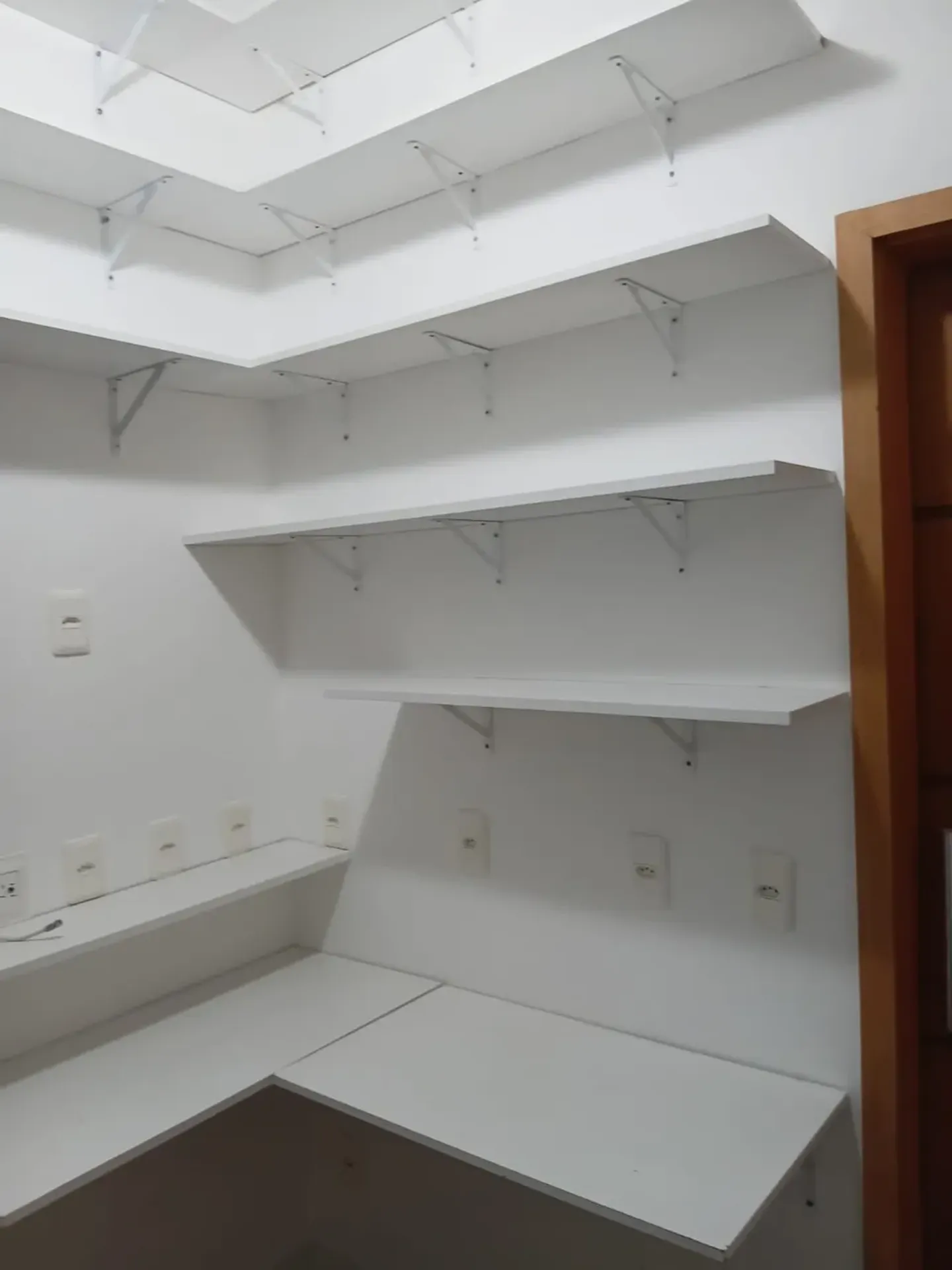 75 m² apartment with a walk-in closet and a home office — photo 46