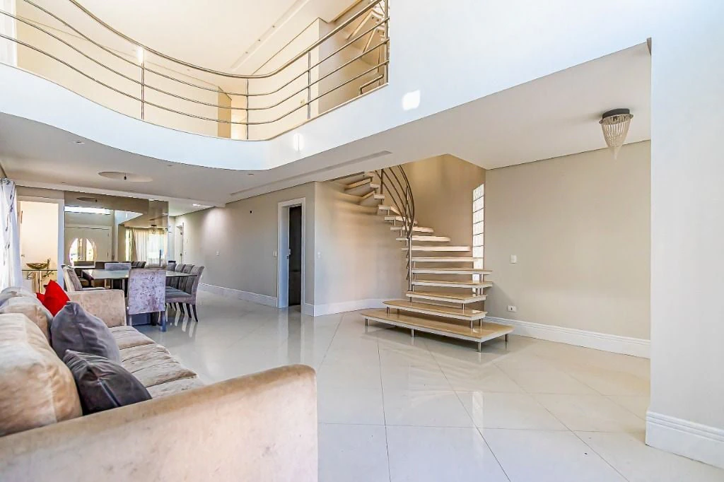 5-bedroom house with a private pool in Curitiba