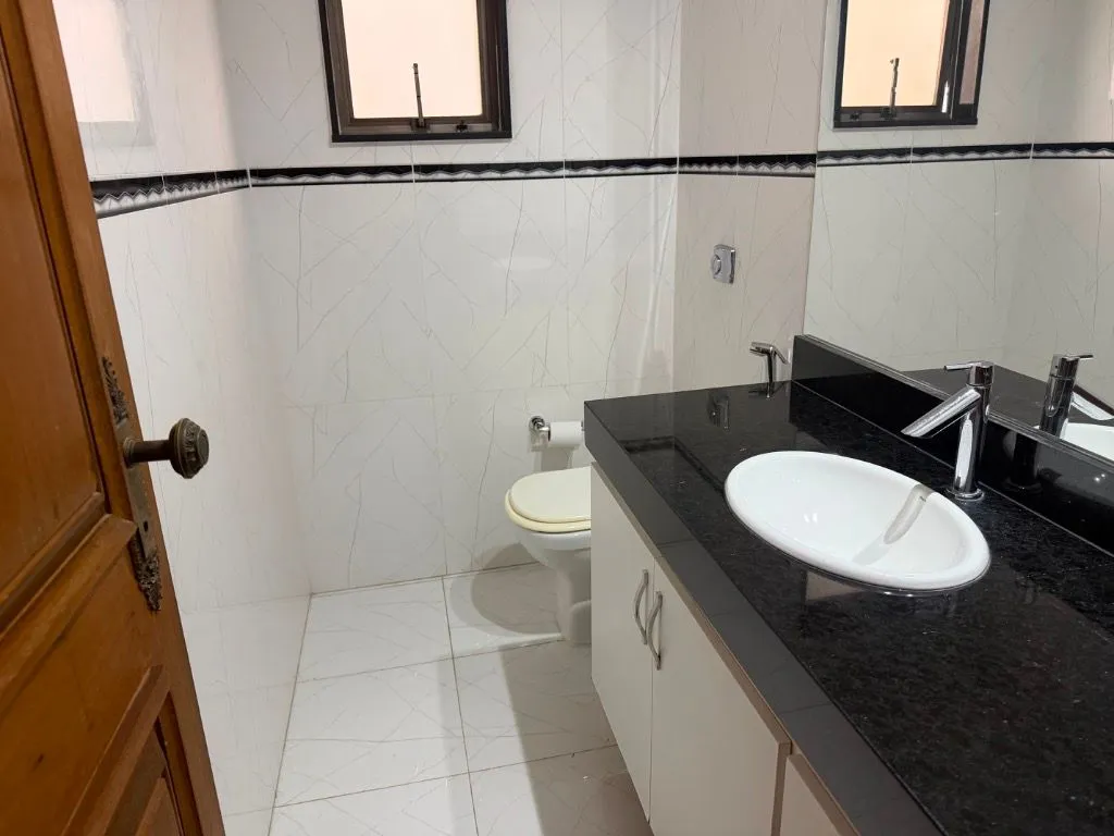 Rental apartment with 4 bedrooms and 4 bathrooms — photo 27