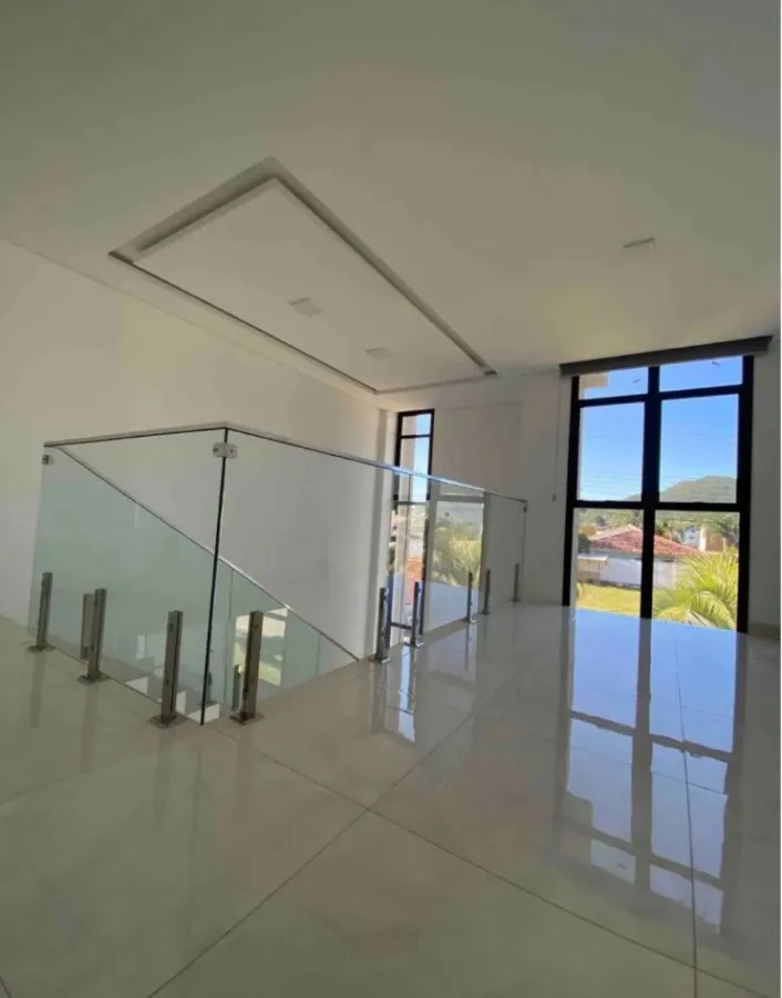 Balcony with a grill in a 3-bedroom house, 240 m² — photo 11