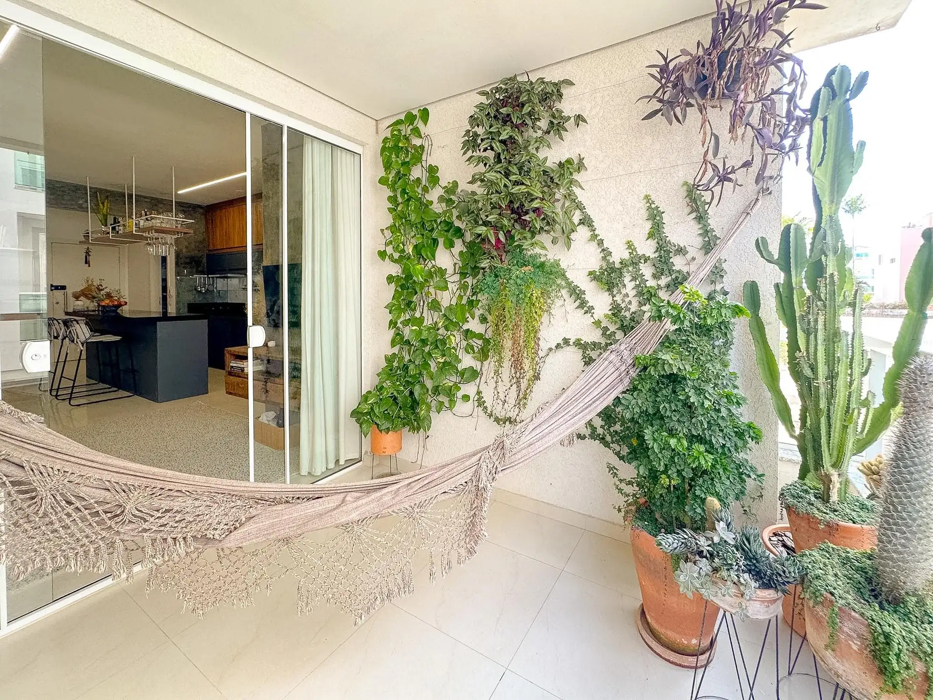 Furnished apartment, 92 m², with a grill on the balcony — photo 50