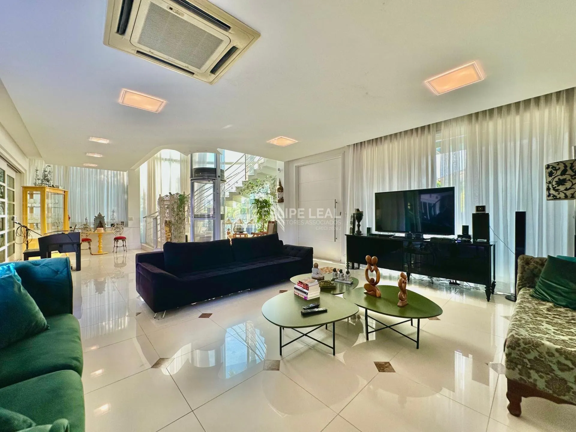 Casa en alquiler con 7 dormitorios y 5 baños, 612 m² — photo 8