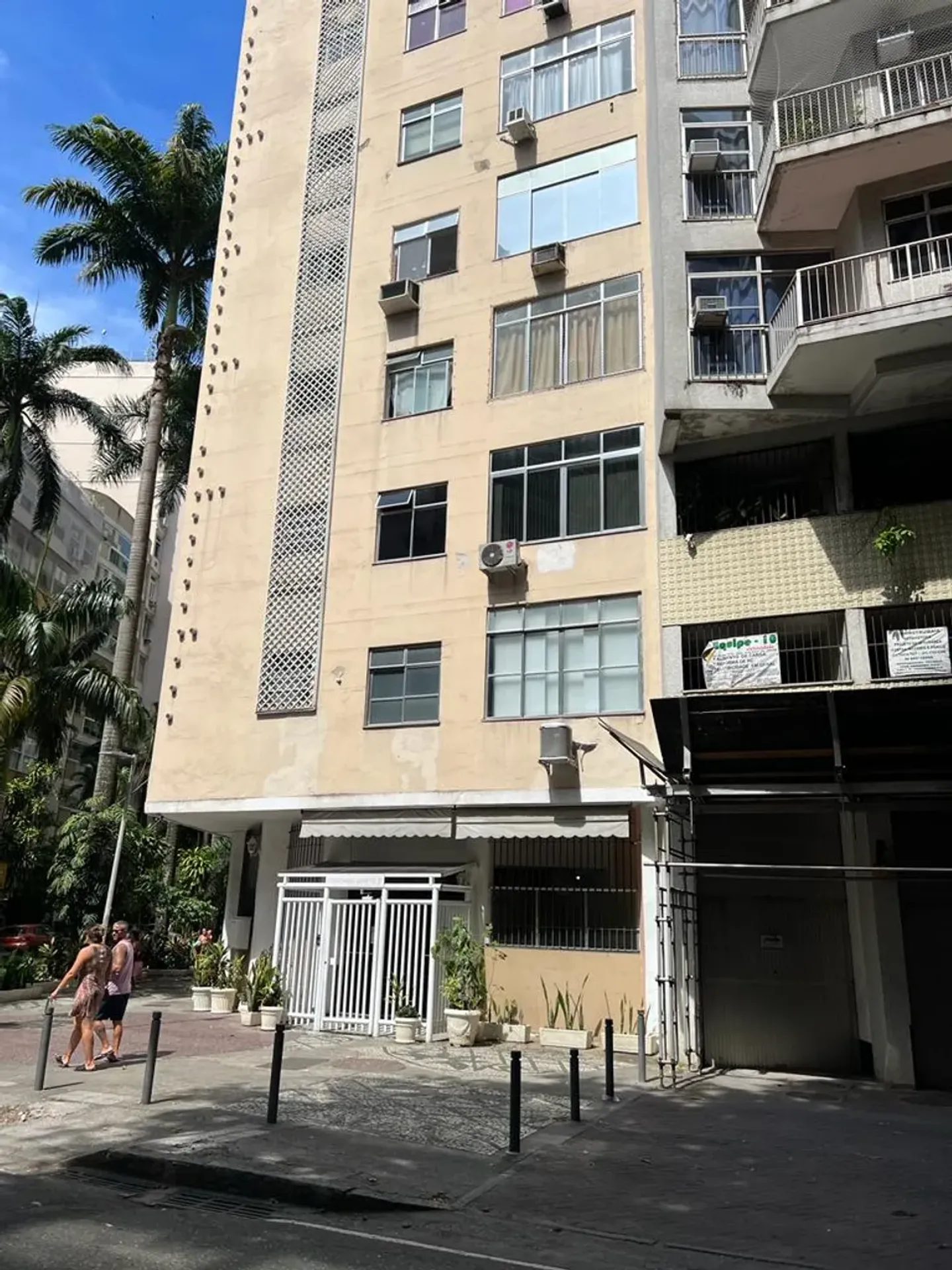 One-bedroom apartment with a washing machine — photo 5