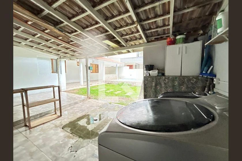 2-bedroom house with a washing machine in Florianópolis