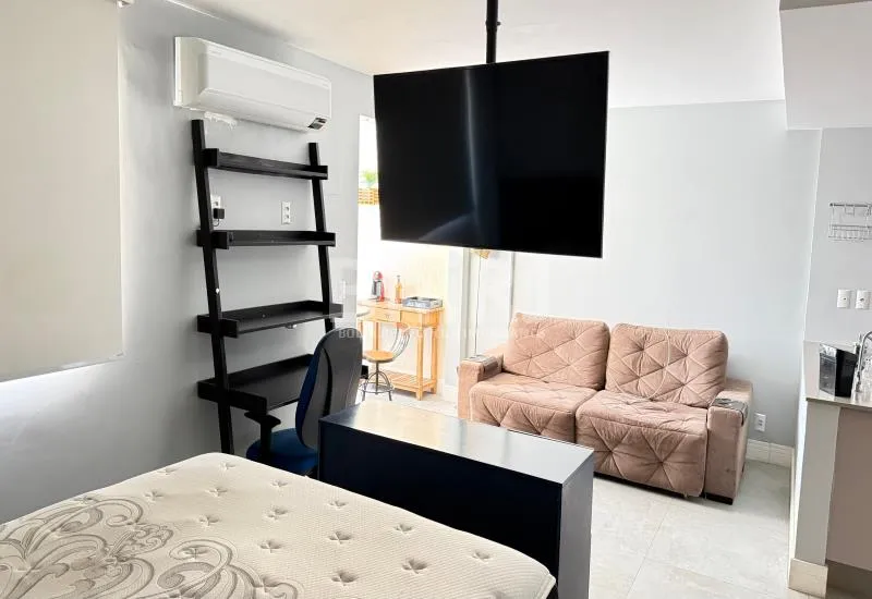 Furnished 1-bedroom apartment with open-plan kitchen — photo 10
