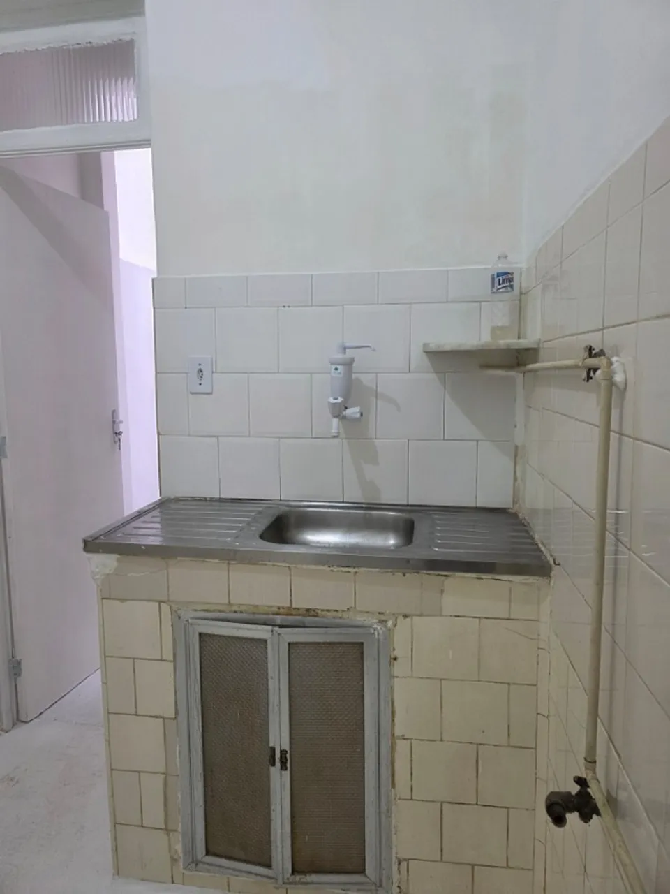 1-bedroom apartment with a closed-off kitchen — photo 2