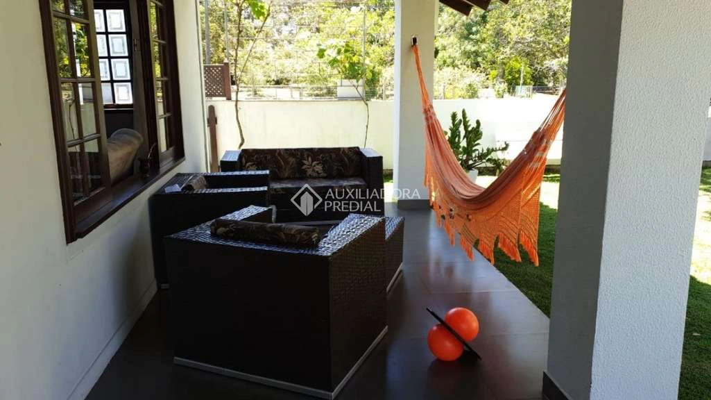 4-bedroom house with a balcony grill and sink counter