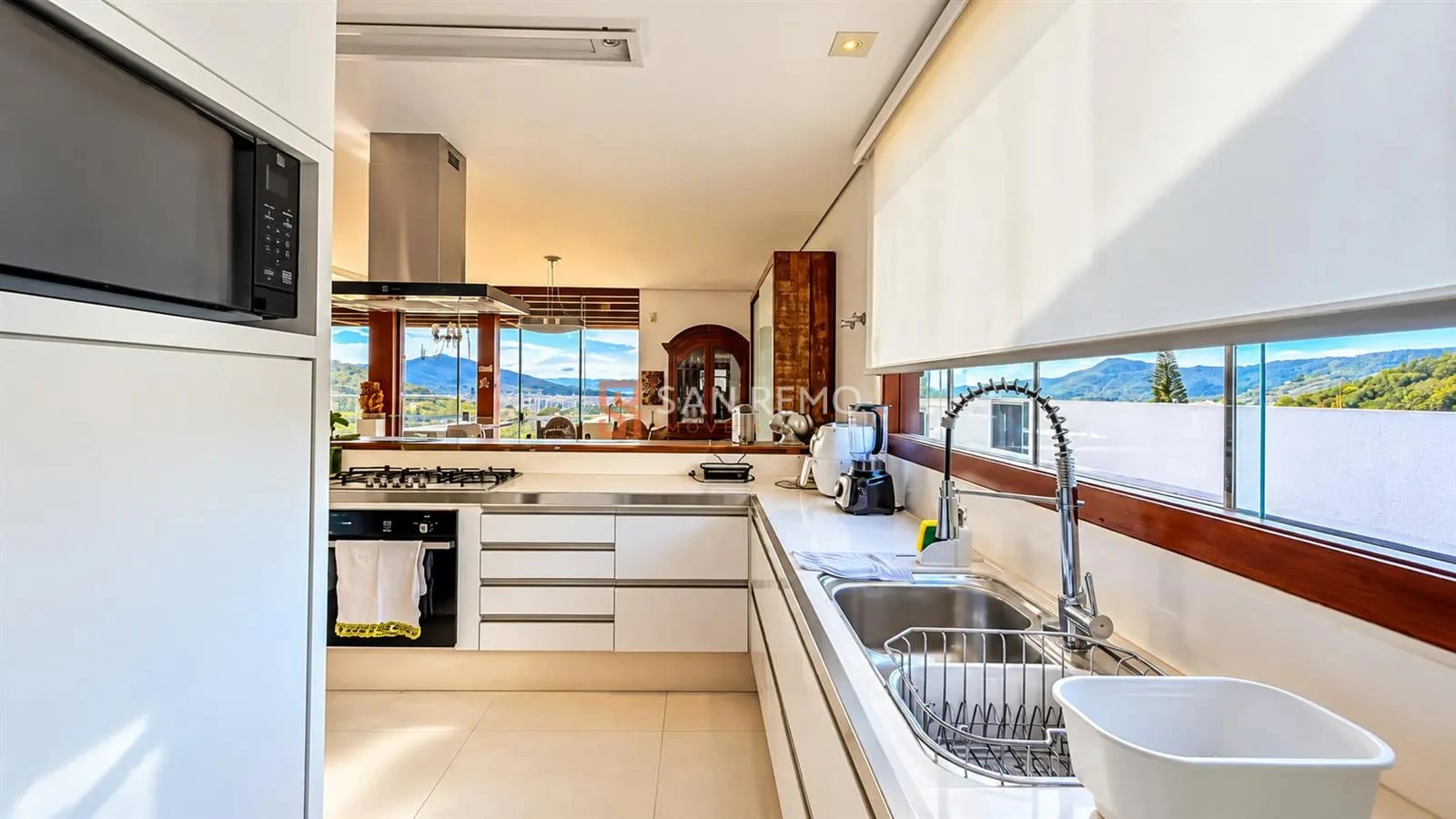 6-bedroom house with a walk-in closet in Florianópolis — photo 12