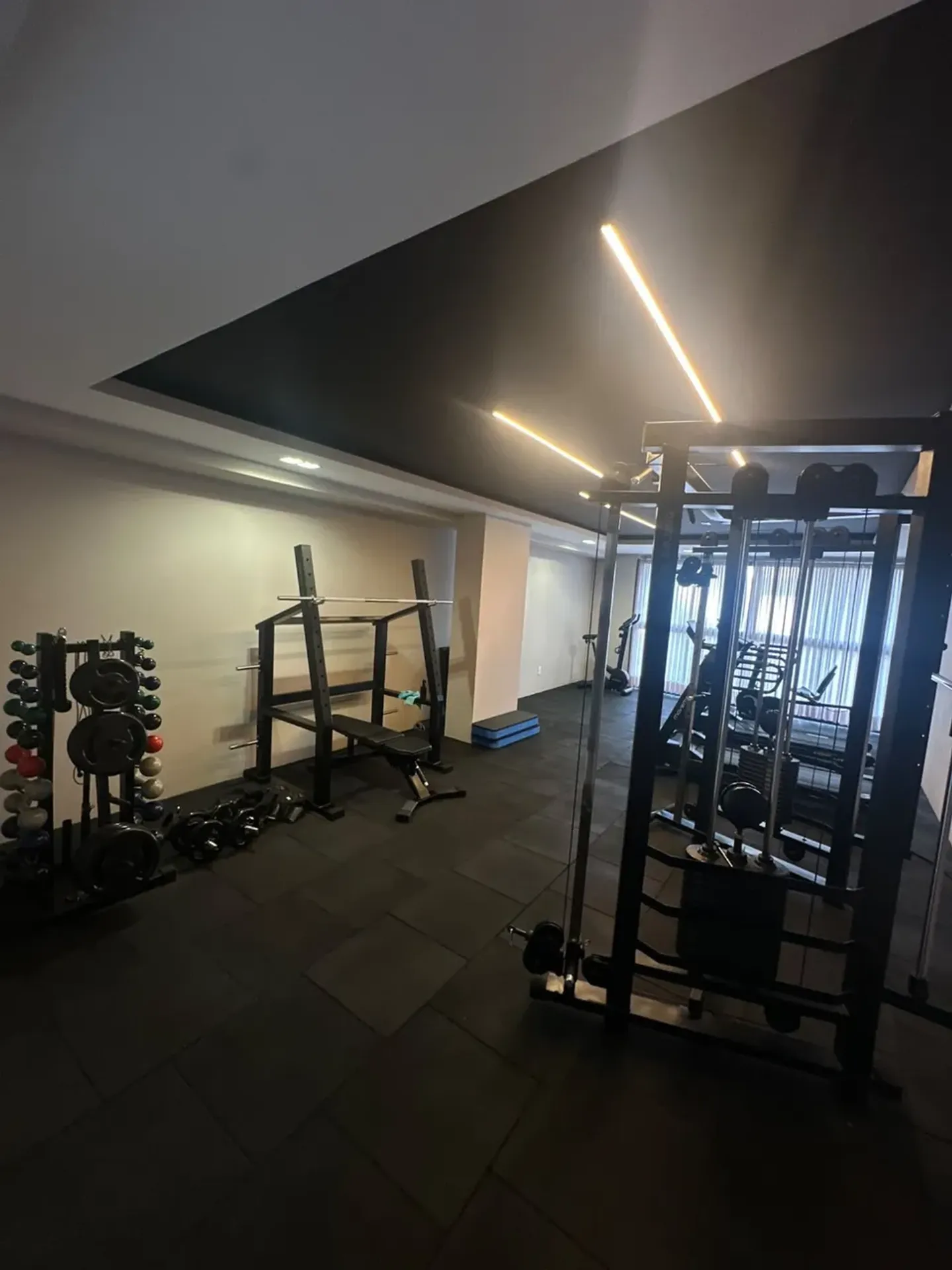 Квартира з 2 спальнями, у будинку є тренажерний зал — photo 12