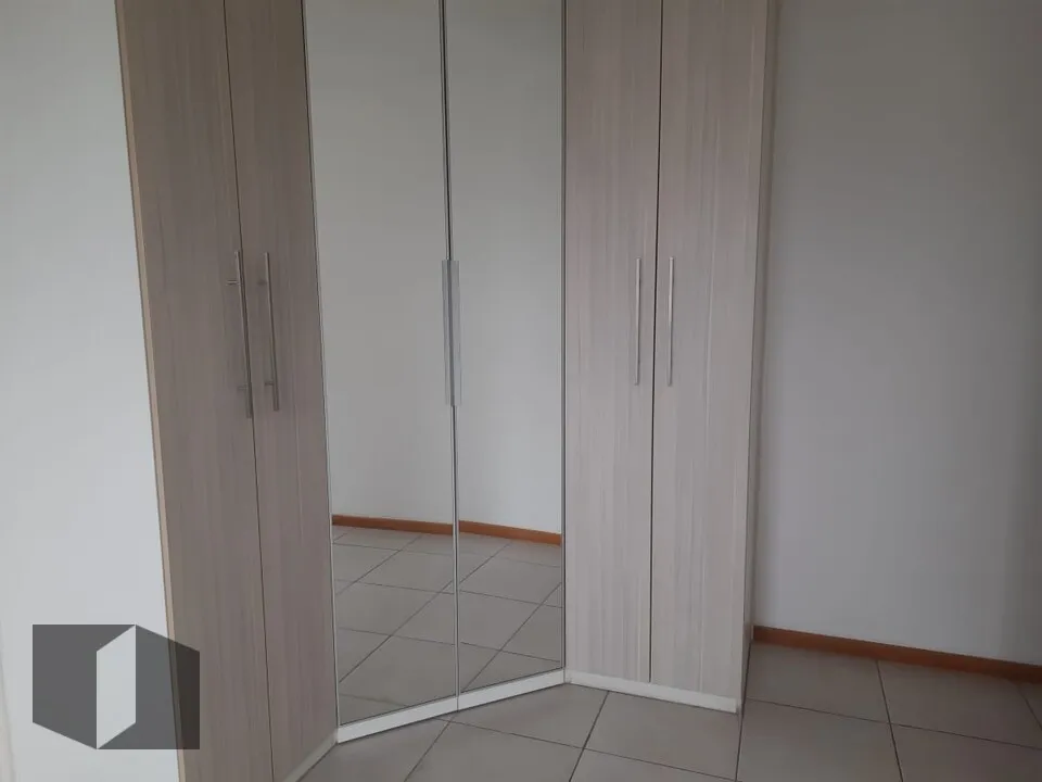3-bedroom apartment with balcony and city views — photo 10